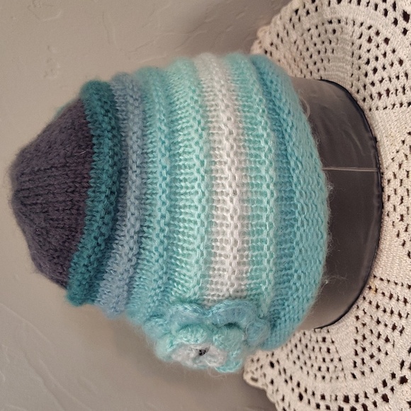 PrAna Winter Hat Green Ombre Colors Flower Detail Beenie - Picture 3 of 7